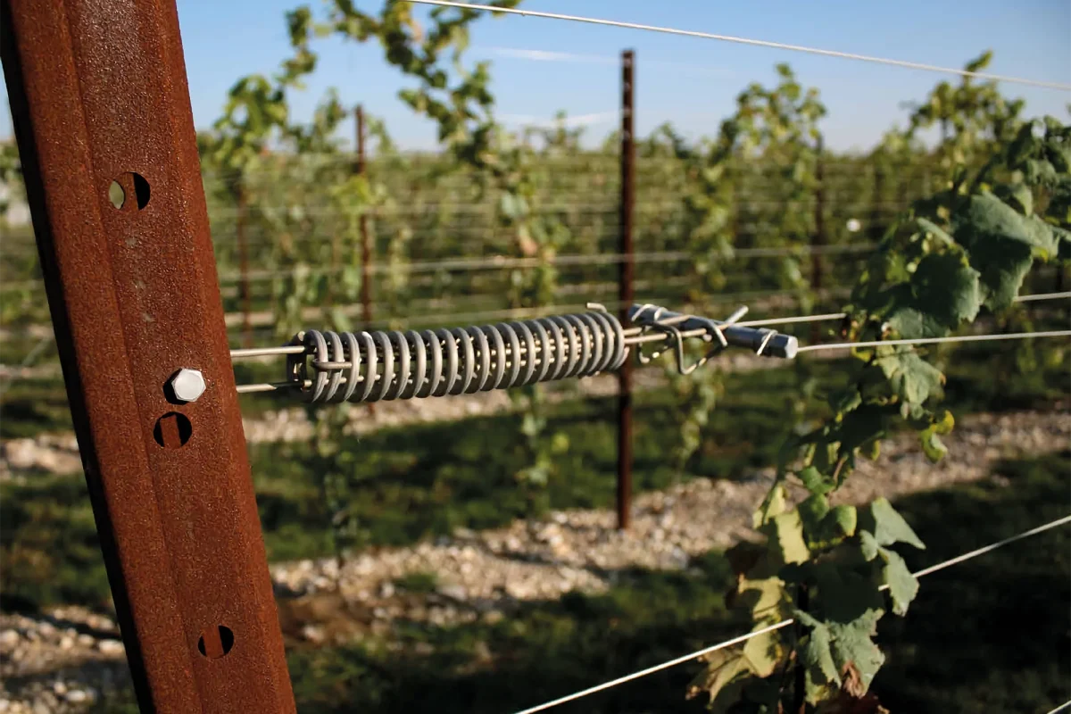 Copertina accessori comavit pali per vigneti e frutteti - Comavit